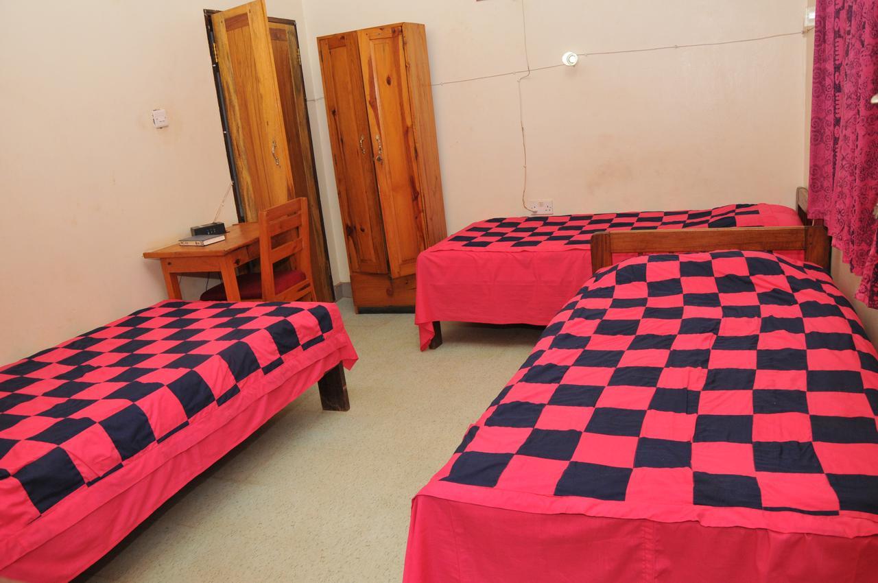 New Court View Hotel Masindi エクステリア 写真