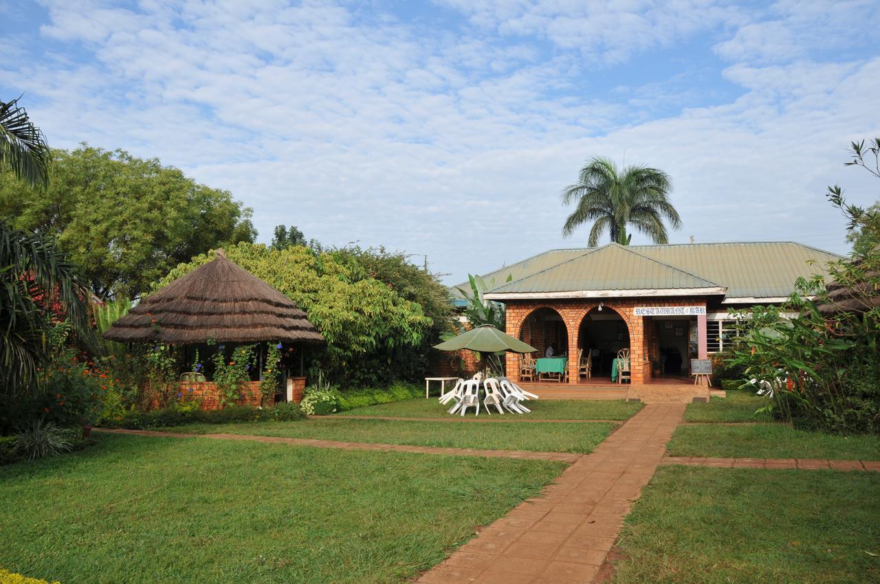 New Court View Hotel Masindi エクステリア 写真
